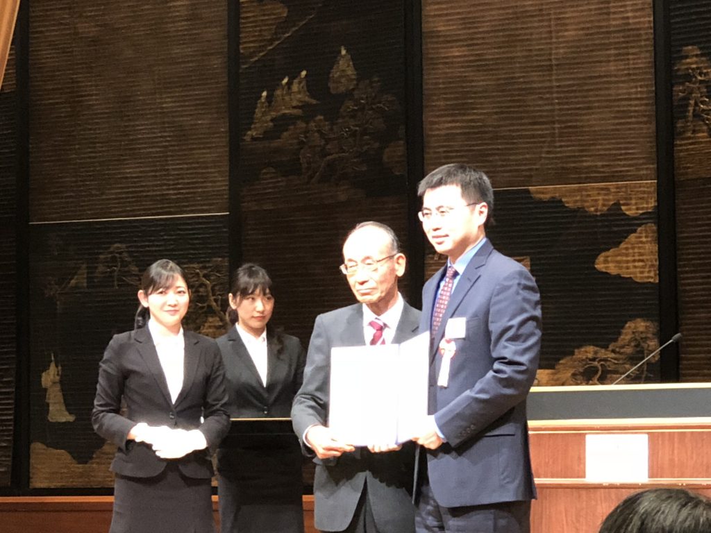 Dan received the Okawa Research Grant from the Okawa Foundation’s president.